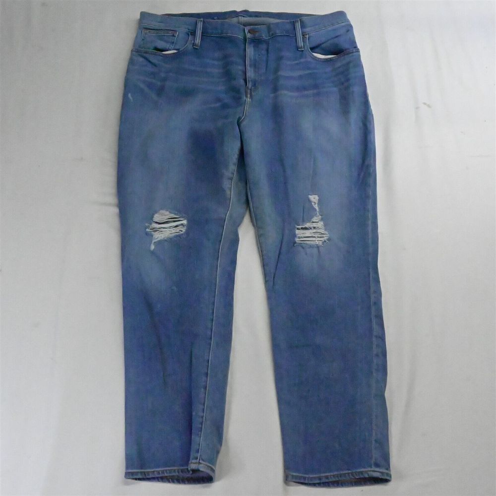 Caslon 35 / 20 Boyfriend Light Wash Stretch Destroyed Denim Womens Jeans